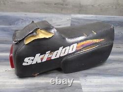 95 1995 Motoneige Skidoo 583 Summit Siège de motoneige Housse noire Cadre Feu arrière